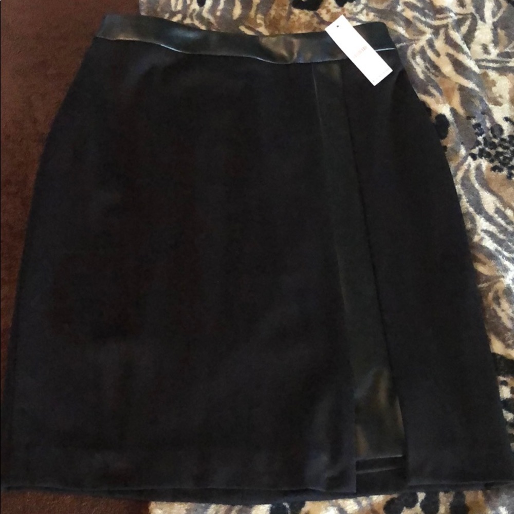 Black Porte pencil skirt